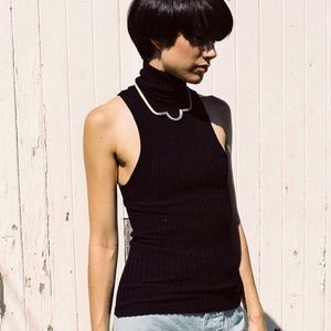 giu giu Nonna Shrunken Ribbed Turtleneck Sleeveless Top